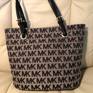MK bucket bag with magnetic clasp.